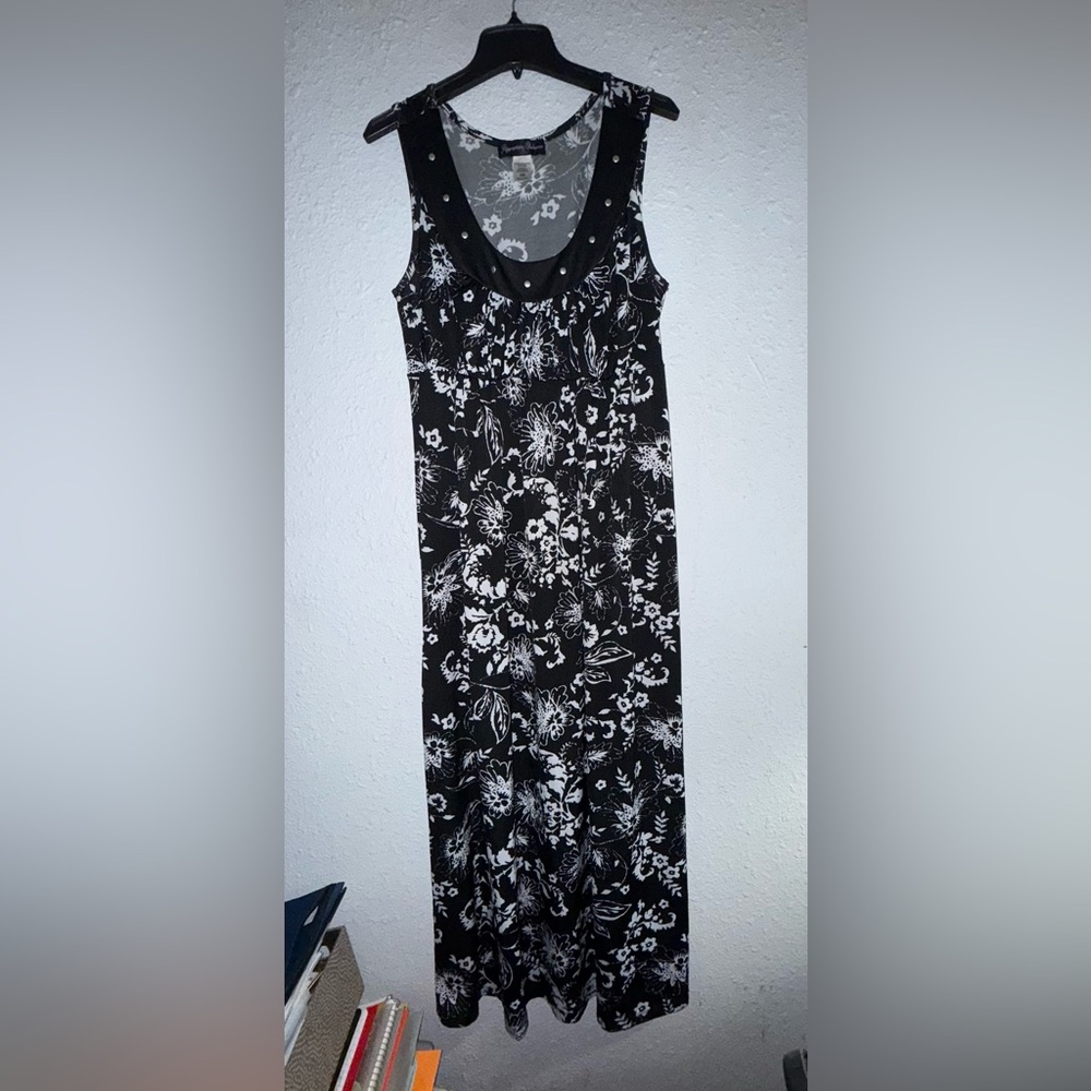 Chic Black and White Floral Maxi Dress